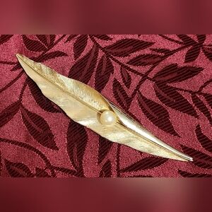 1955 Crown Trifari Curled Leaf Brooch Goldtone